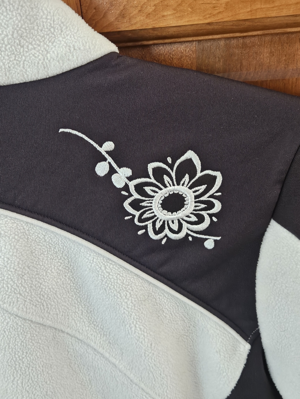 Helly Hansen White and Black Sherpa Fleece Jacket - Picture 5 of 7